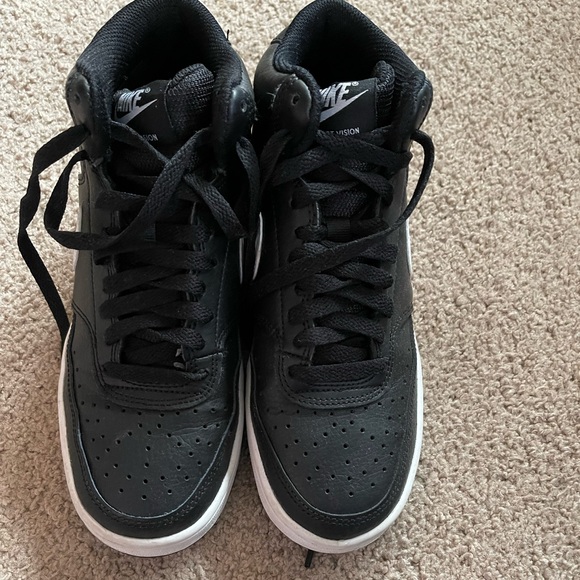 Nikes black high tops - Picture 2 of 3